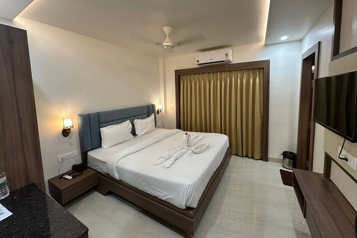 Deluxe Double Room | Desk, laptop workspace, free WiFi