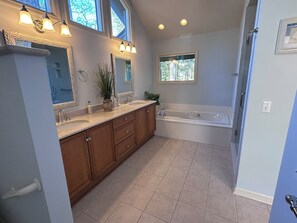 Shower, hair dryer, towels, soap - Fair View: Sea Pines Retreat - golf views, screened porch, privacy. (Hilton Head Island)