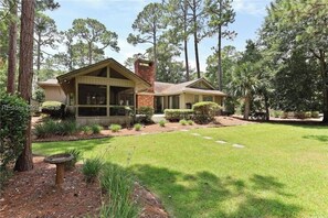 Exterior - Fair View: Sea Pines Retreat - golf views, screened porch, privacy. (Hilton Head Island)