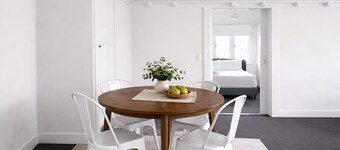 Stylish 2-bedroom apartment within walking distance of South Shore and West Side