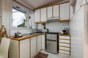 Fridge, coffee/tea maker, toaster, cookware/dishes/utensils - Athens Cozy Nest - Prime & Central Location (Athina)