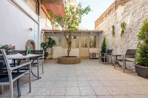 Outdoor dining - Athens Cozy Nest - Prime & Central Location (Athina)