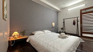 Basic Double Room | Free WiFi - Leranda Bonita Homestay (Thanh pho Hue)