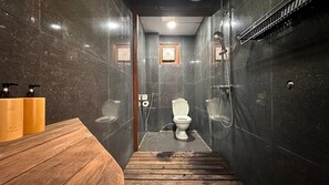 Comfort Double Room, Garden View | Bathroom - Leranda Bonita Homestay (Thanh pho Hue)