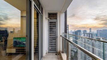 Apartamento Premier, 2 habitaciones, vistas a la ciudad | Terraza o patio