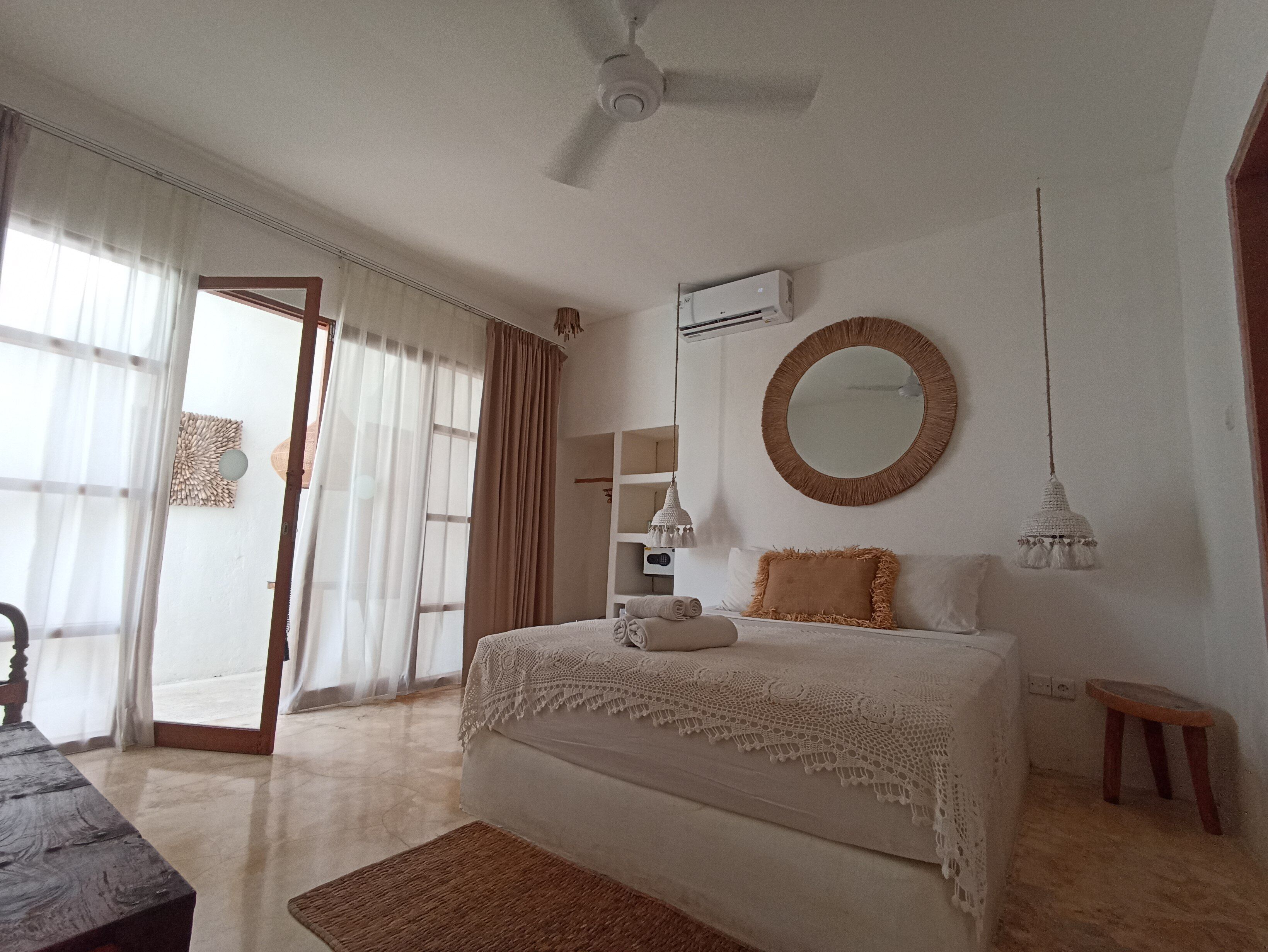 ห้องพรีเมียร์, วิวสระว่ายน้ำ | ตู้นิรภัยในห้องพัก, โต๊ะทำงาน, Wi-Fi ฟรี