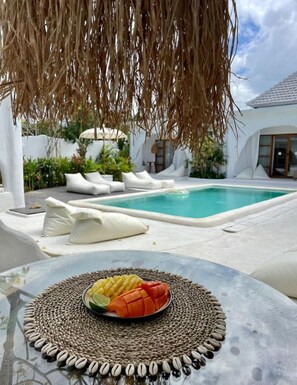 فطور إنجليزي مجانًا يوميًا