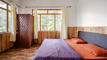 Luxury Room | Free WiFi, bed sheets