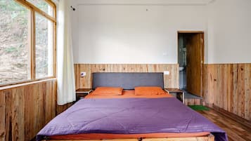 Luxury Room | Free WiFi, bed sheets