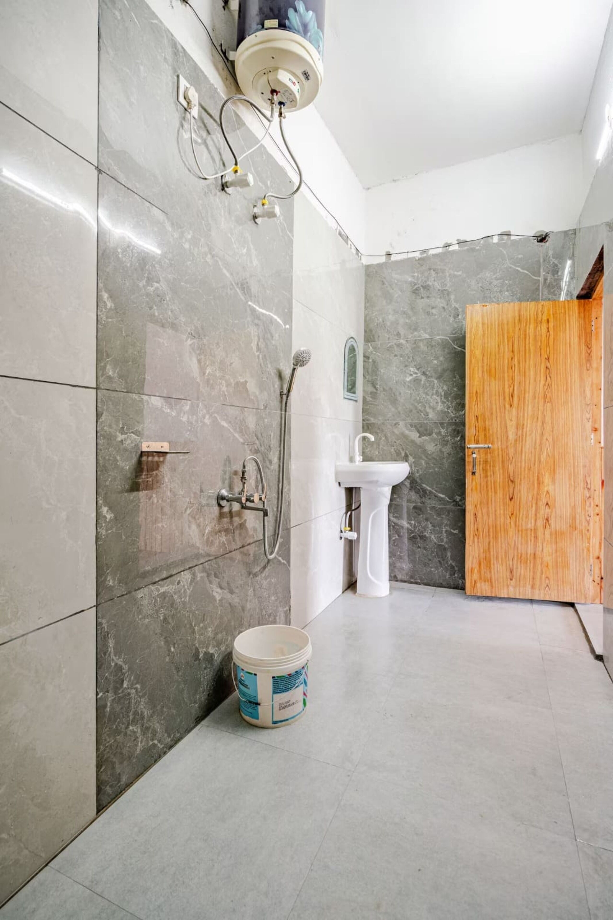 Habitación de lujo | Baño | Ducha, artículos de higiene personal gratuitos, jabón y champú