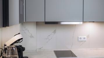 Deluxe-Apartment, Terrasse, Stadtblick | Eigene KĂŒche | KĂŒhlschrank, Mikrowelle, Ofen, Herdplatte