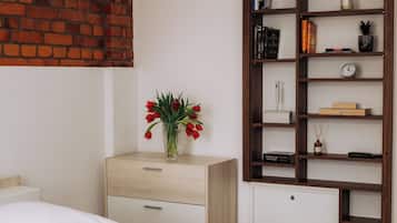 Apartamento conforto, varanda, vista para a cidade | Escrivaninha, espaço de trabalho para notebook