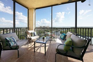 Property grounds - Largest Floor Plan with Fabulous 11th Floor River Views! (Cape Coral)