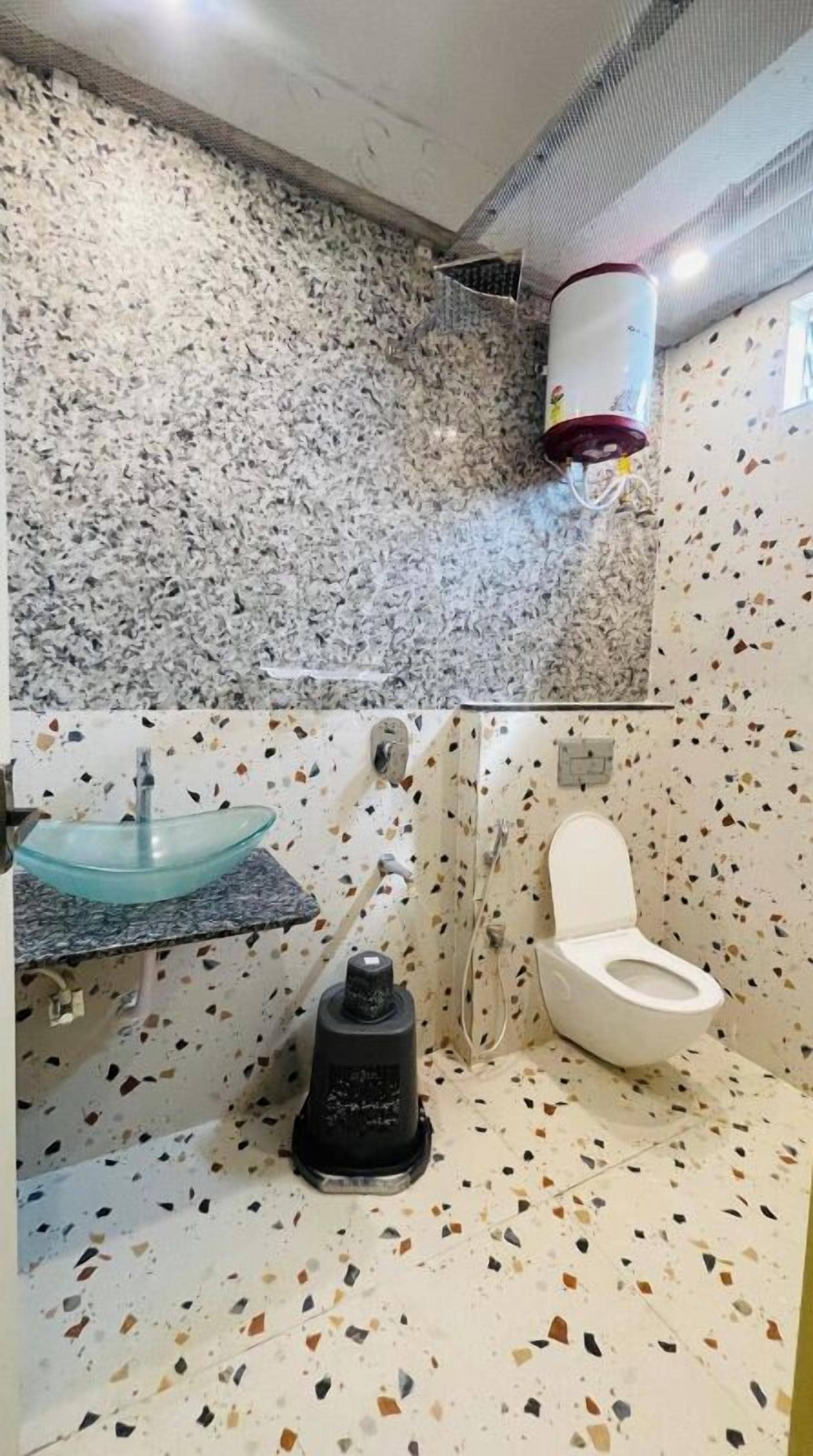 Ducha, artículos de tocador gratuitos, toallas, jabón