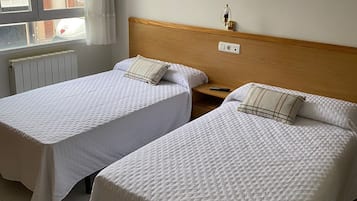 Classic Twin Room, City View | Desk, laptop workspace, free WiFi