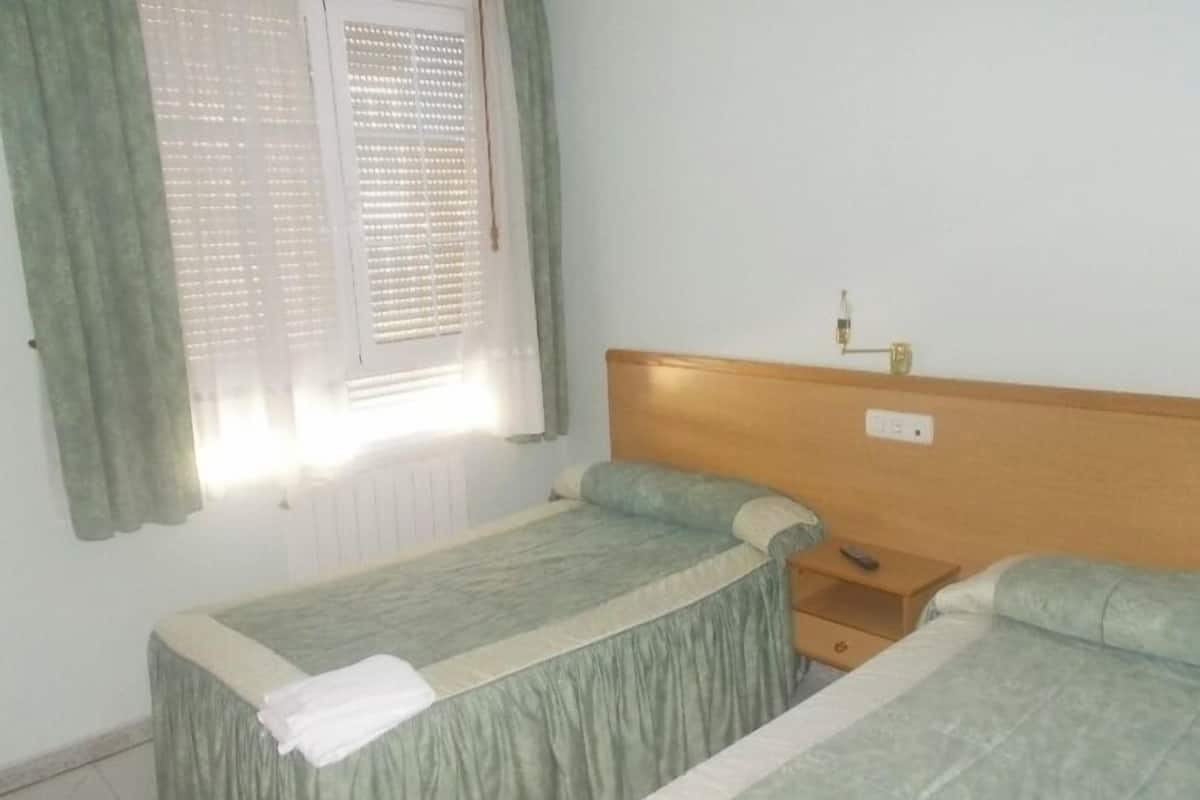 مكتب ومساحة عمل للكمبيوتر المحمول وواي فاي مجانًا