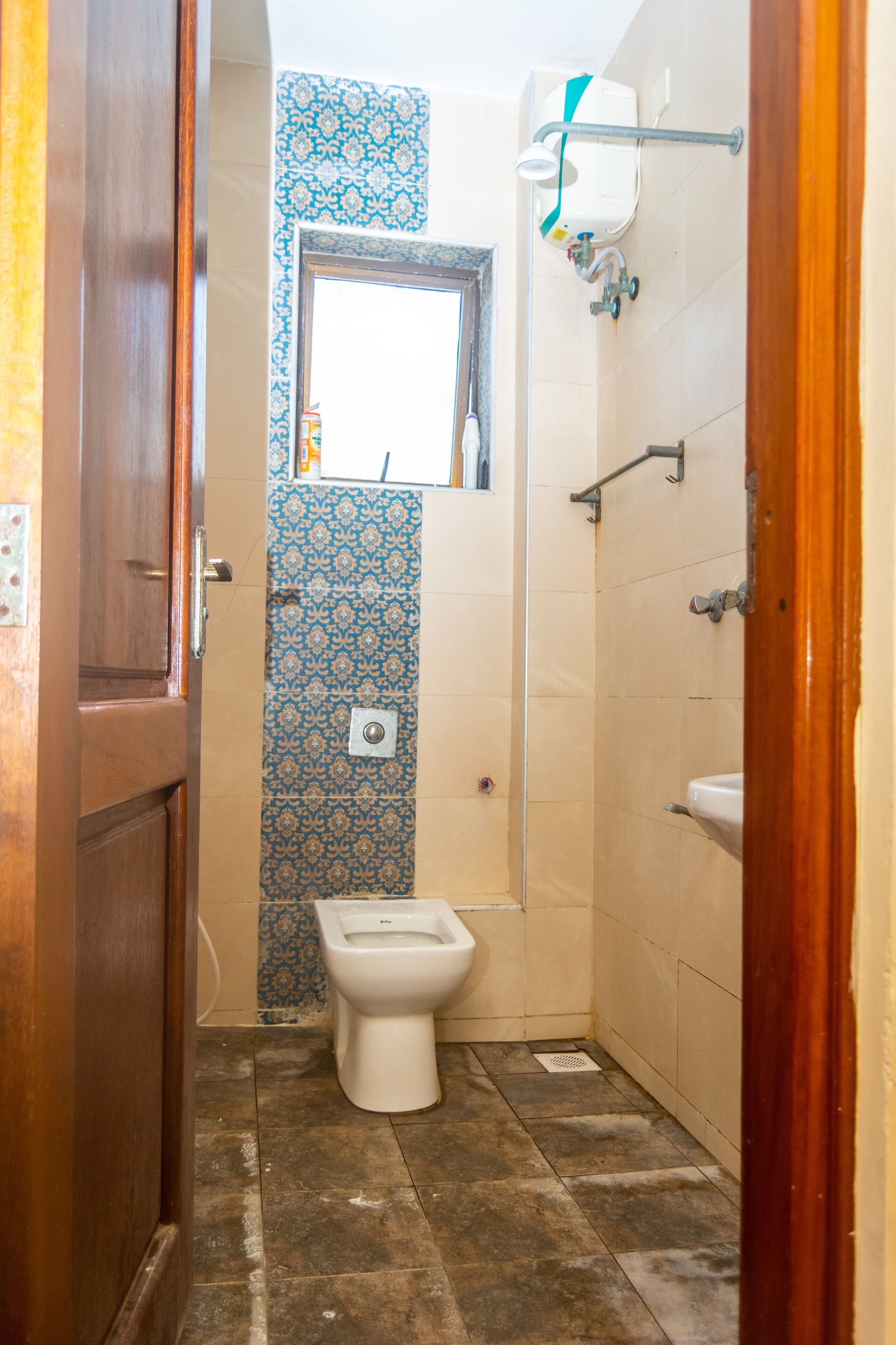 Shower, towels, soap, toilet paper