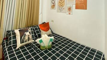2 bedrooms, internet, bed sheets, wheelchair access