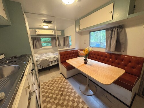 Cozy Stay for 2 in the Lush Surrounds of  Wombat Forrest near Melbourne