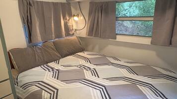 1 bedroom, bed sheets