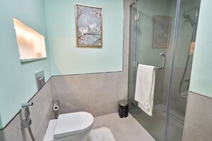 Towels, soap, toilet paper - Stylish and Spacious 1BR in Dubai-Jumeira Beach Side Apartments (Dubai)