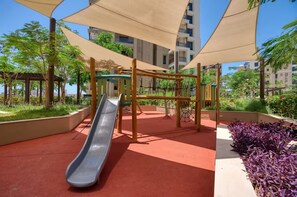 Children’s area - Stylish and Spacious 1BR in Dubai-Jumeira Beach Side Apartments (Dubai)