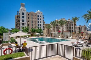 Outdoor pool - Stylish and Spacious 1BR in Dubai-Jumeira Beach Side Apartments (Dubai)