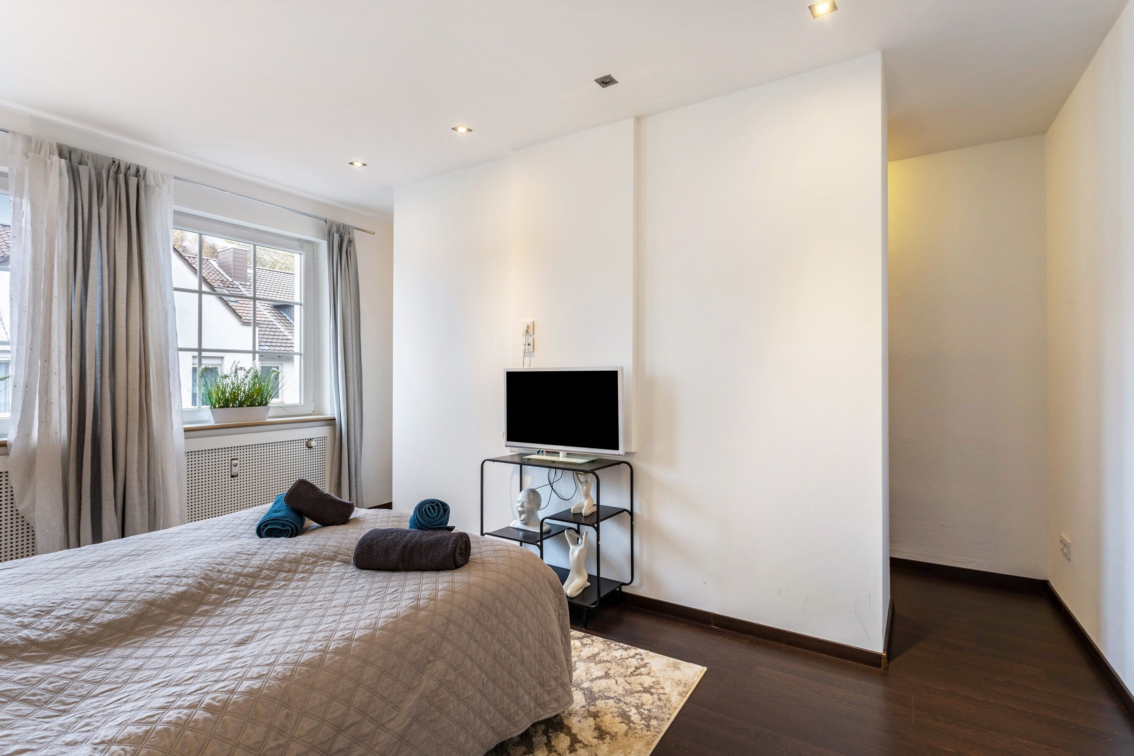 1 habitación, tabla de planchar con plancha, wifi y ropa de cama 