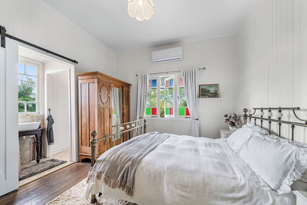 4 bedrooms, internet, bed sheets