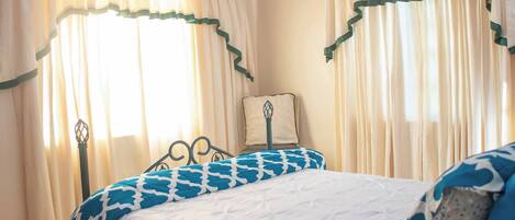 2 chambres, fer et planche à repasser, accès Internet, draps fournis