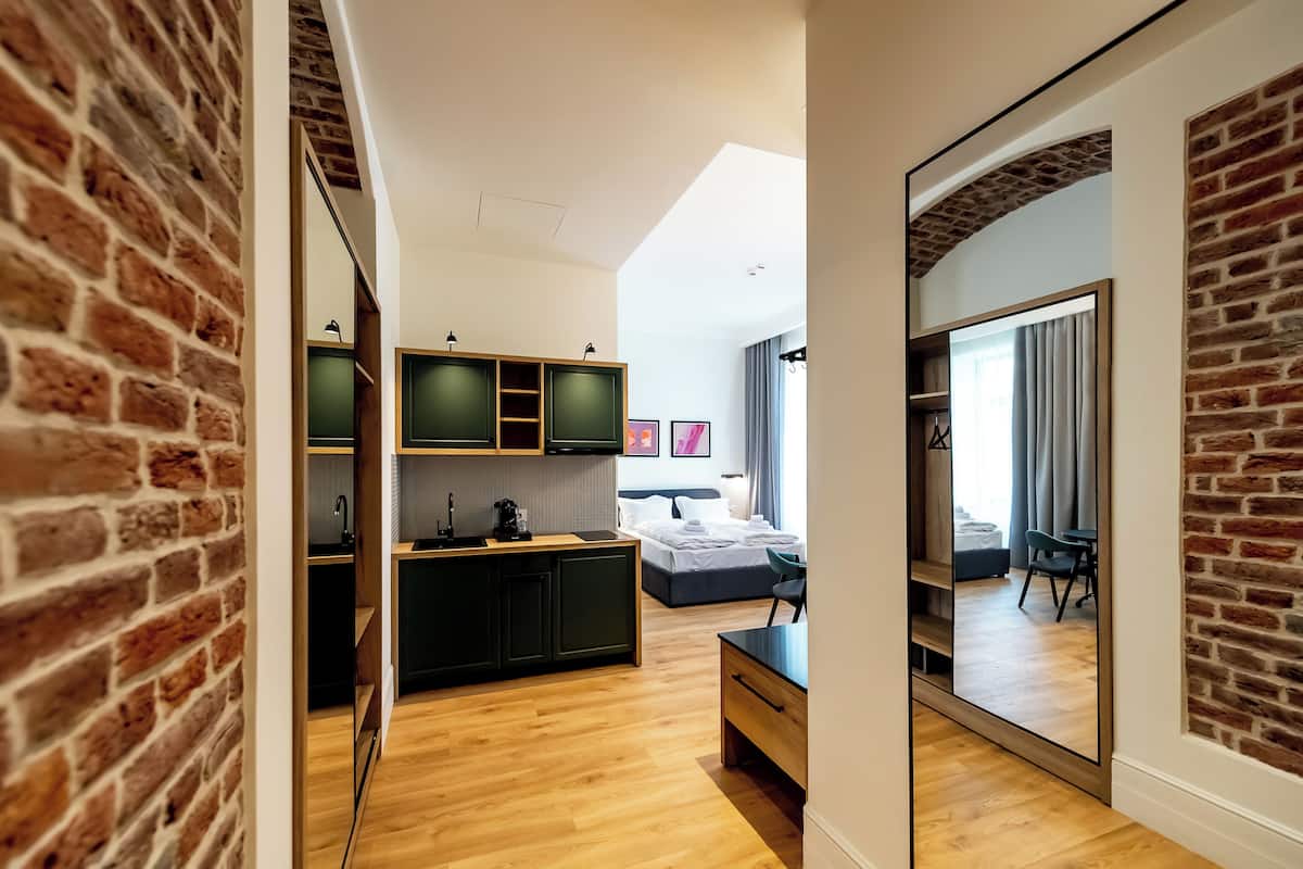 Habitación doble | Caja fuerte, escritorio, espacio para trabajar con un portátil