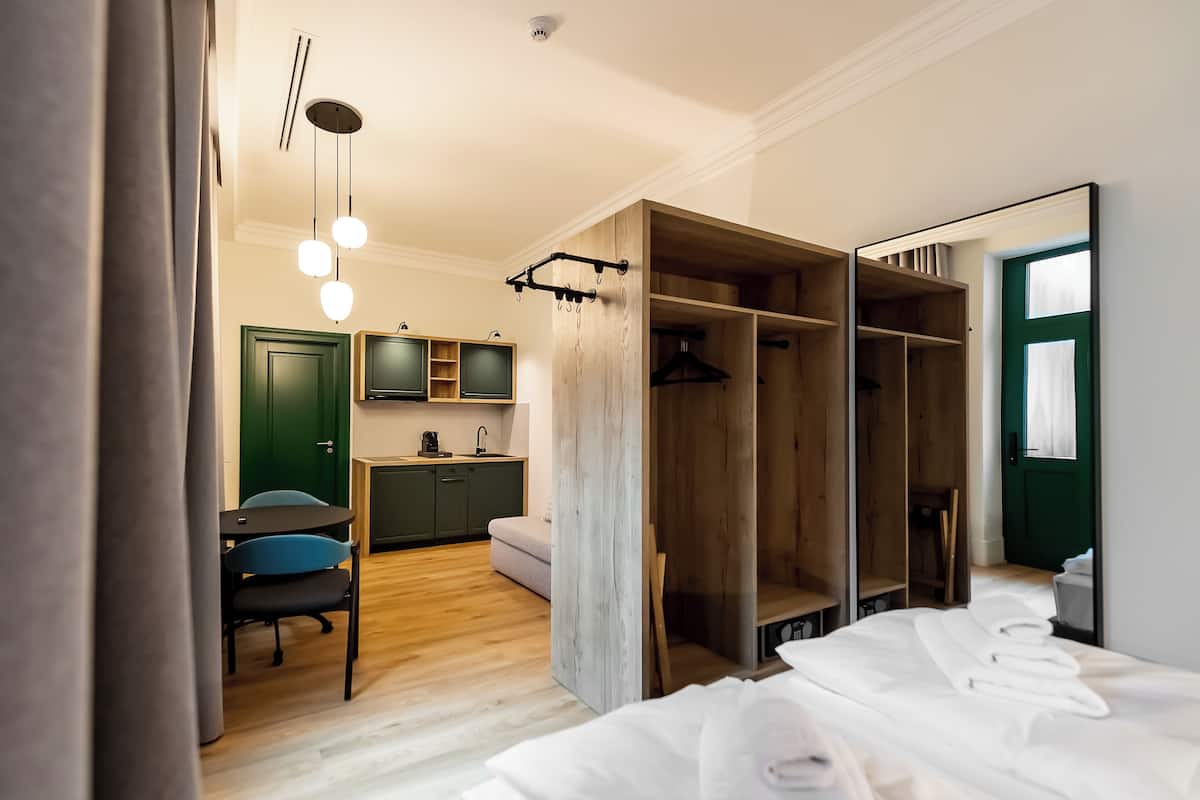 Habitación doble superior | Caja fuerte, escritorio, espacio para trabajar con un portátil