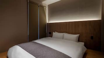 Traditional House, 4 Bedrooms, Kitchen, Garden View | In-room safe, desk, laptop workspace, blackout drapes