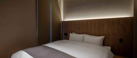 Traditional House, 4 Bedrooms, Kitchen, Garden View | In-room safe, desk, laptop workspace, blackout drapes