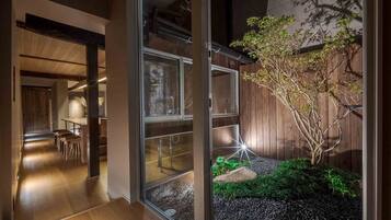 Traditional House, 4 Bedrooms, Kitchen, Garden View | Interior