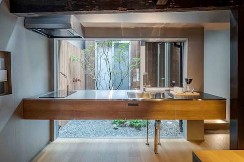 Maison traditionnelle, 4 chambres, cuisine, vue sur le jardin | Cuisine privée | Réfrigérateur, four à micro-ondes, surface de cuisson