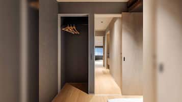 Traditional House, 4 Bedrooms, Kitchen, Garden View | In-room safe, desk, laptop workspace, blackout drapes