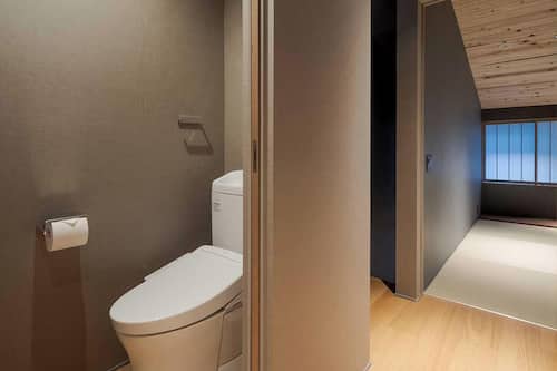 Traditional House, 4 Bedrooms, Kitchen, Garden View | Bathroom | Rainfall showerhead, free toiletries, hair dryer, slippers