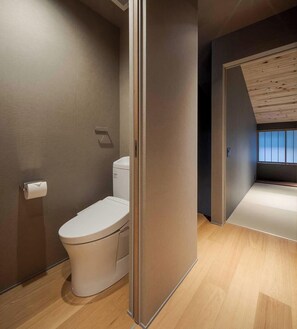 Traditional House, 4 Bedrooms, Kitchen, Garden View | Bathroom | Rainfall showerhead, free toiletries, hair dryer, slippers - Itose Machiya House (Kanazawa)