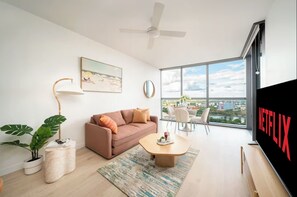 TV - Queen's Wharf 1B+Study · City Breeze & Views (Brisbane City)