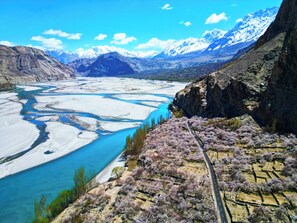 Aerial view - Beautiful 4-bedroom house in Khaplu for a relaxing Local Homestay and getaway (Khaplu)