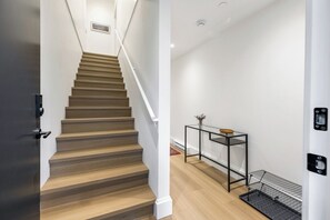 Interior - Brand-new Luxury Dunbar 3BR Home | Sleeps 6 | Near UBC, Parks, Beaches & Shops (Vancouver)