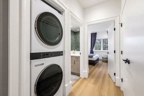 Interior - Brand-new Luxury Dunbar 3BR Home | Sleeps 6 | Near UBC, Parks, Beaches & Shops (Vancouver)