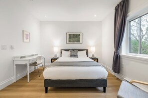 3 bedrooms, iron/ironing board, WiFi, bed sheets - Brand-new Luxury Dunbar 3BR Home | Sleeps 6 | Near UBC, Parks, Beaches & Shops (Vancouver)