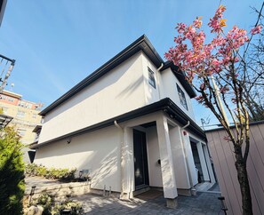 Exterior - Brand-New Modern 3BR Home in Dunbar | Near UBC | Families & Groups | Sleeps 6 (Vancouver)