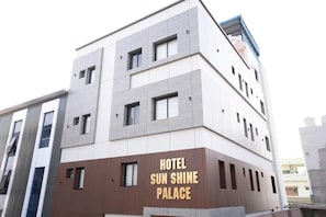 Front of property - Hotel Sunshine Palace (varanasi)
