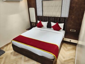 Deluxe Room | Free WiFi - Hotel Sunshine Palace (varanasi)