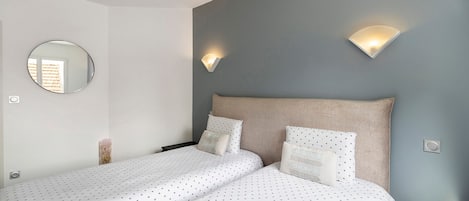 2 habitaciones, tabla de planchar con plancha, wifi y ropa de cama