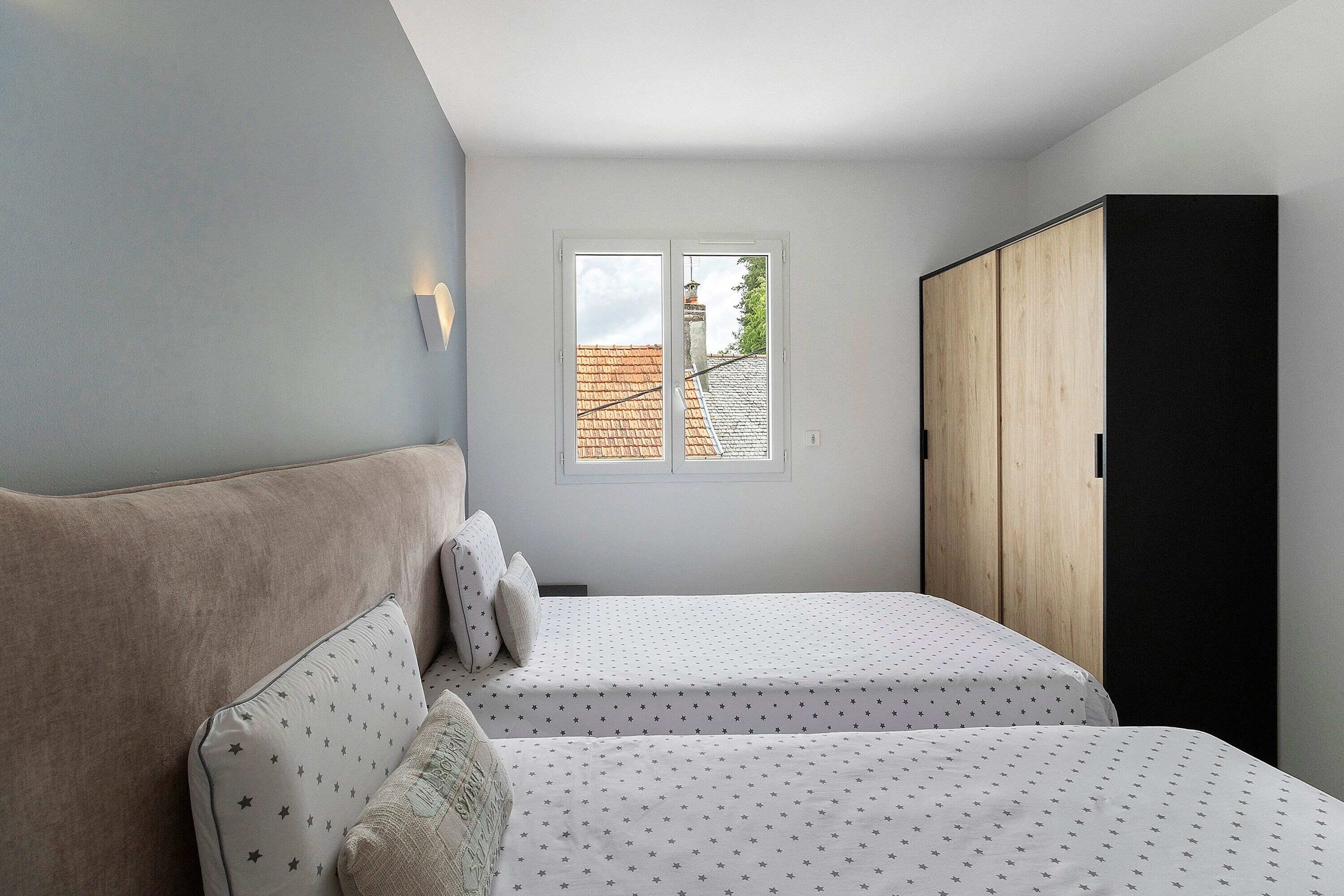 2 slaapkamers, een strijkplank/strijkijzer, wifi, beddengoed