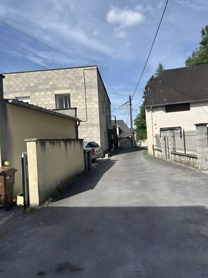 Aparcamiento en las instalaciones